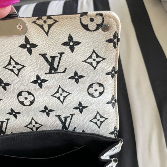 LOUIS VUITTON Vernis Epi Monogram Wynwood Black White and Vernis Card Case - Picture 13 of 15